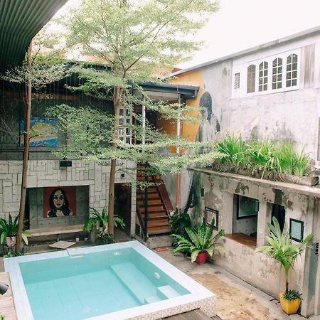 The Flying Fish Hostel Cebu Buitenkant foto