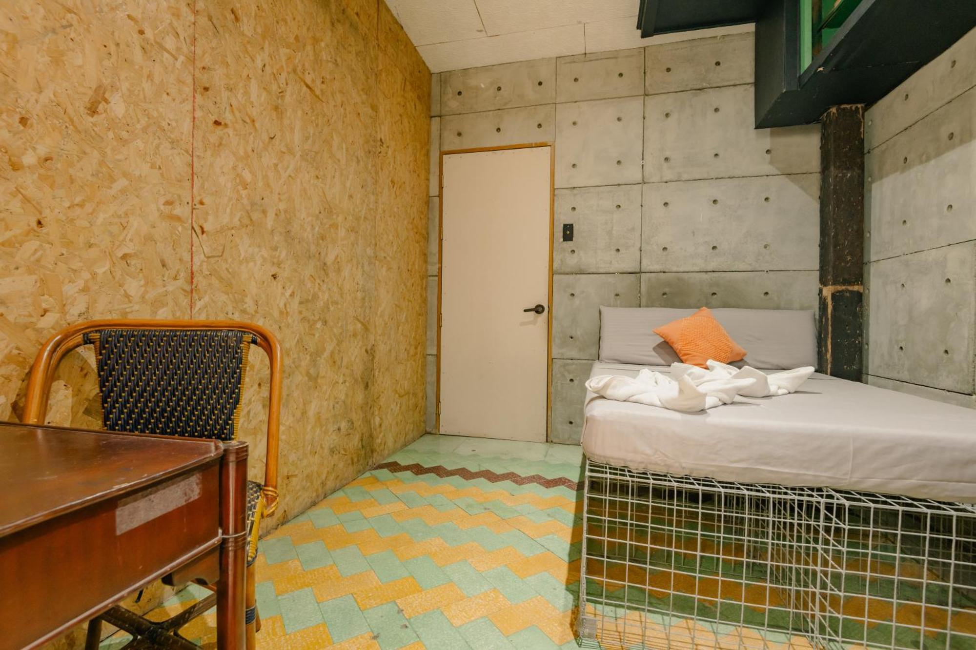 The Flying Fish Hostel Cebu Buitenkant foto